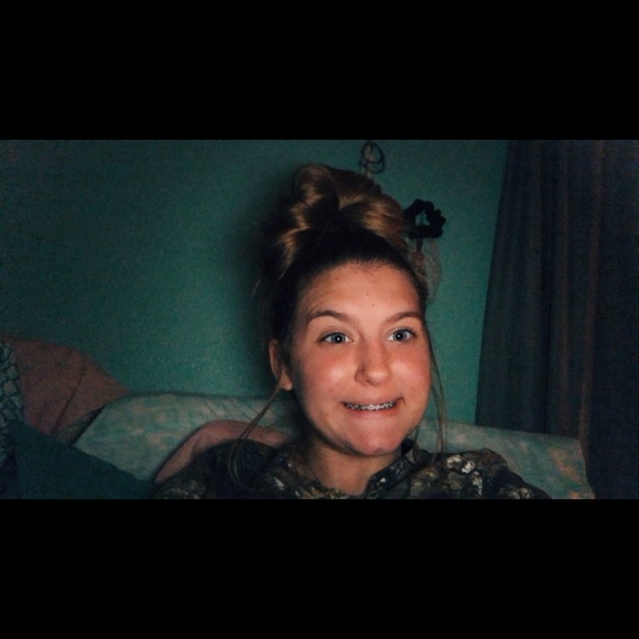 Meet your Posher, Paisley - Picture 1 of 1